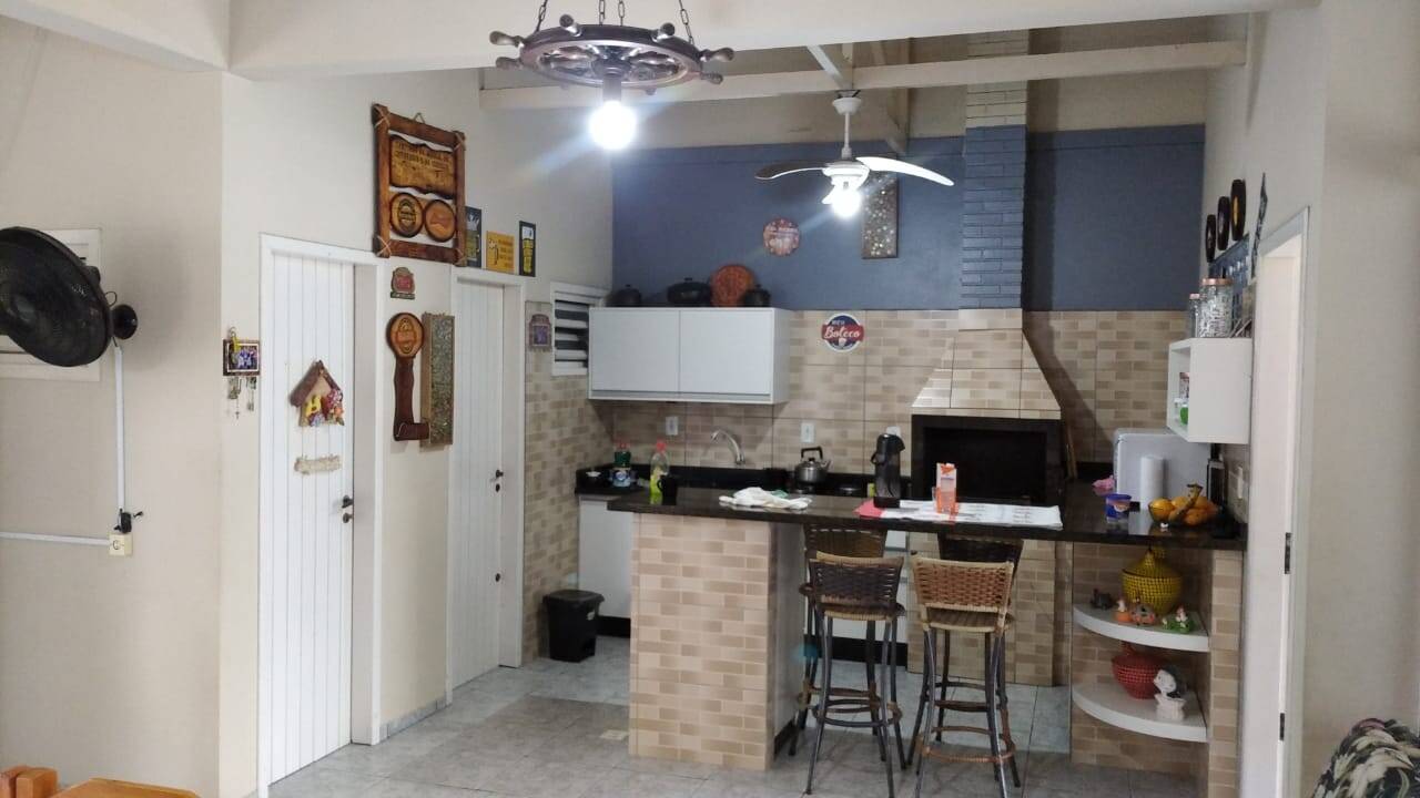 Casa à venda com 3 quartos, 240m² - Foto 17